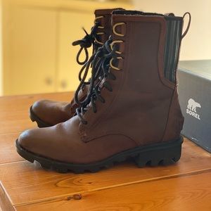 Combat boots “Phoenix lace up” by Sorel in brown